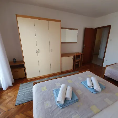 Desa - Only For Families Apartman Pag Town